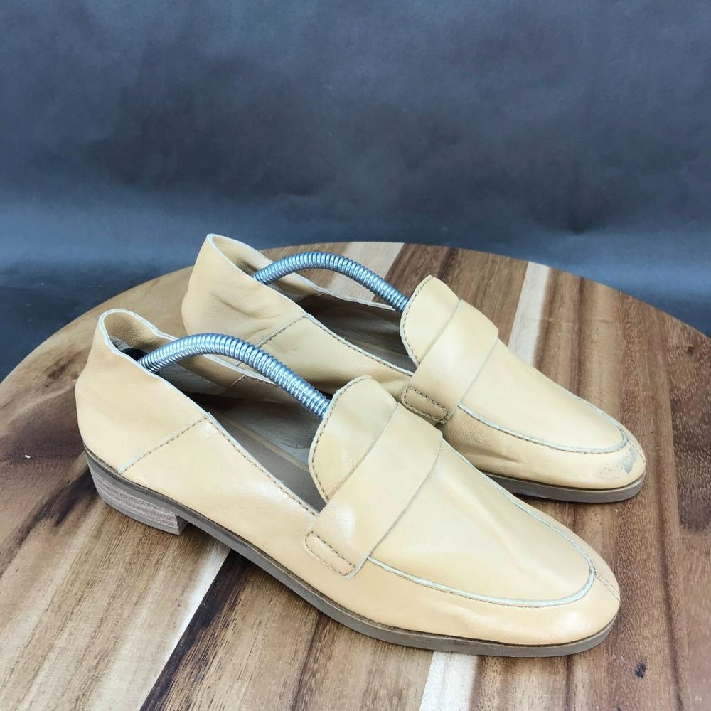 Lucky Brand Beige Leather Moc Toe Loafers Slip On Shoes Womens Size 6 B